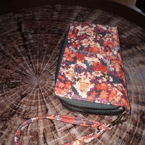 Wristlet wallet